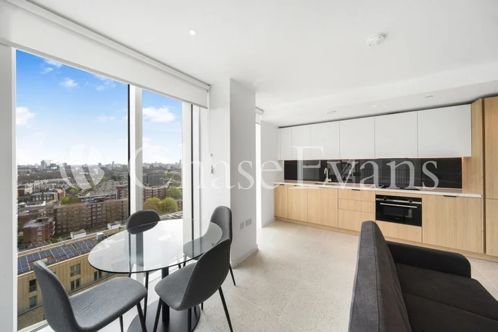 Flat Cendal Crescent in Greater London