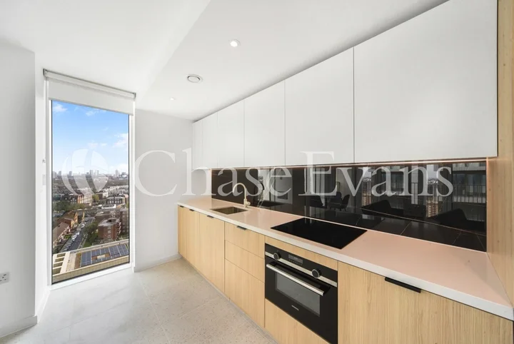 Flat Cendal Crescent in Greater London