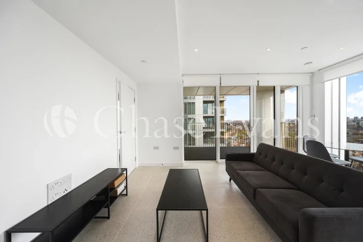 Flat Cendal Crescent in Greater London