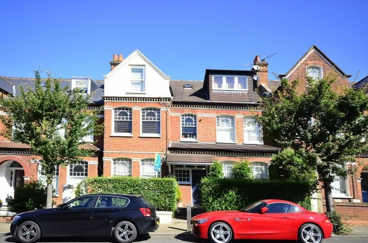 Flat Elmbourne Road in Greater London