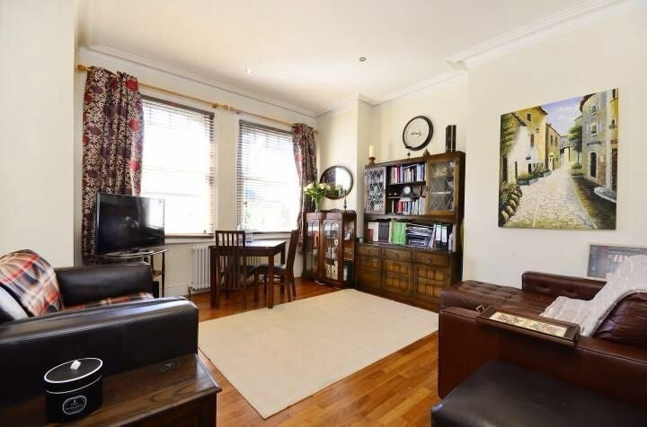 Flat Elmbourne Road in Greater London