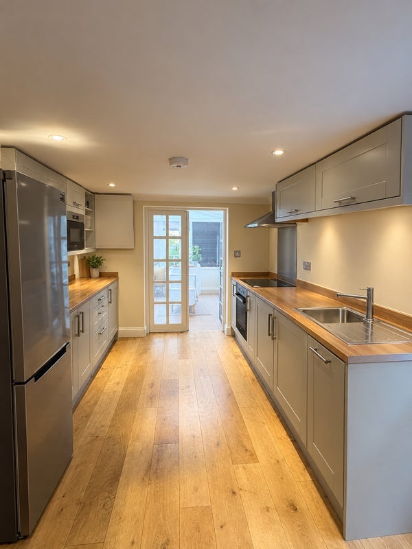 Flat Chetwode Road in Greater London
