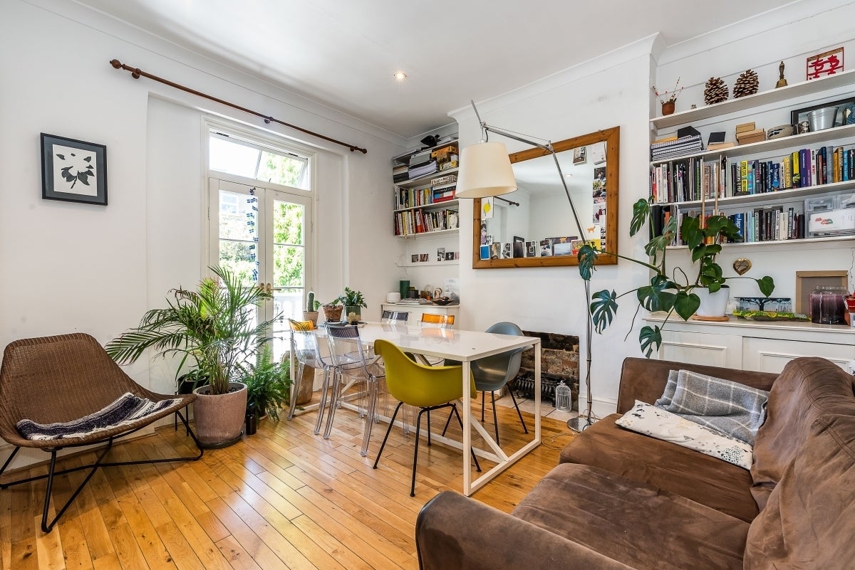 Flat Redwood Mews in Greater London