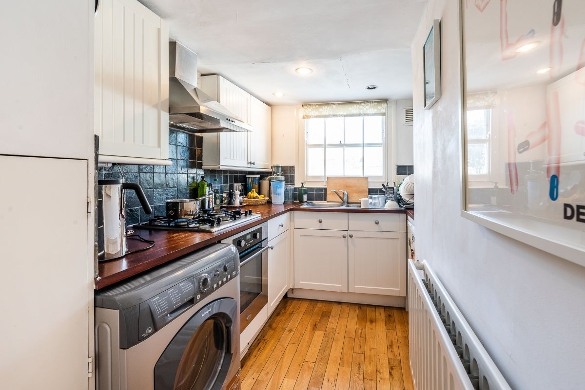 Flat Redwood Mews in Greater London