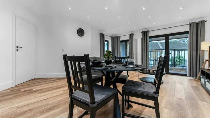 Flat Vincent Road in Greater London