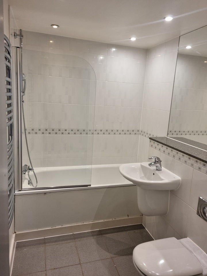 Flat Warton Road in Greater London
