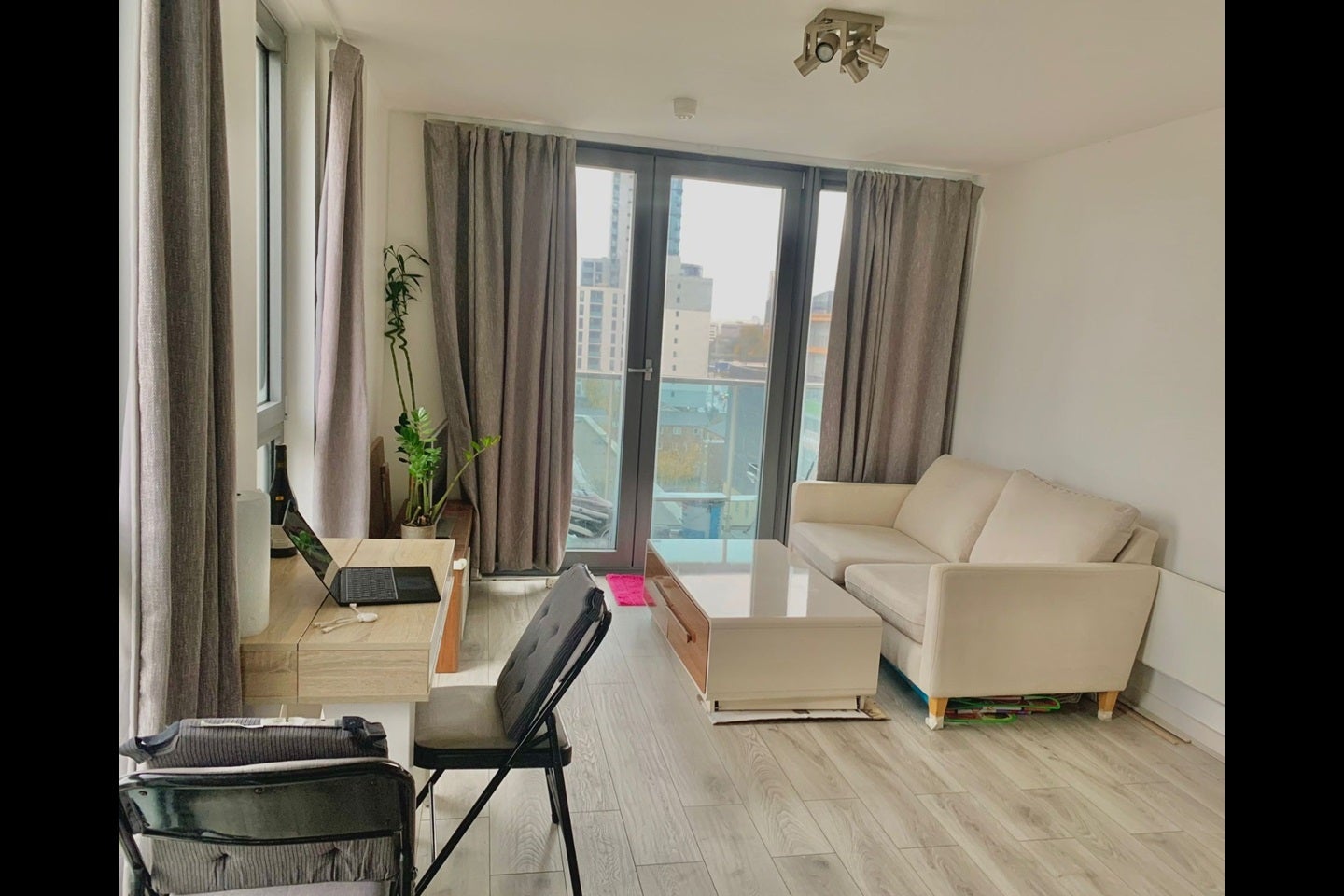Flat Warton Road in Greater London