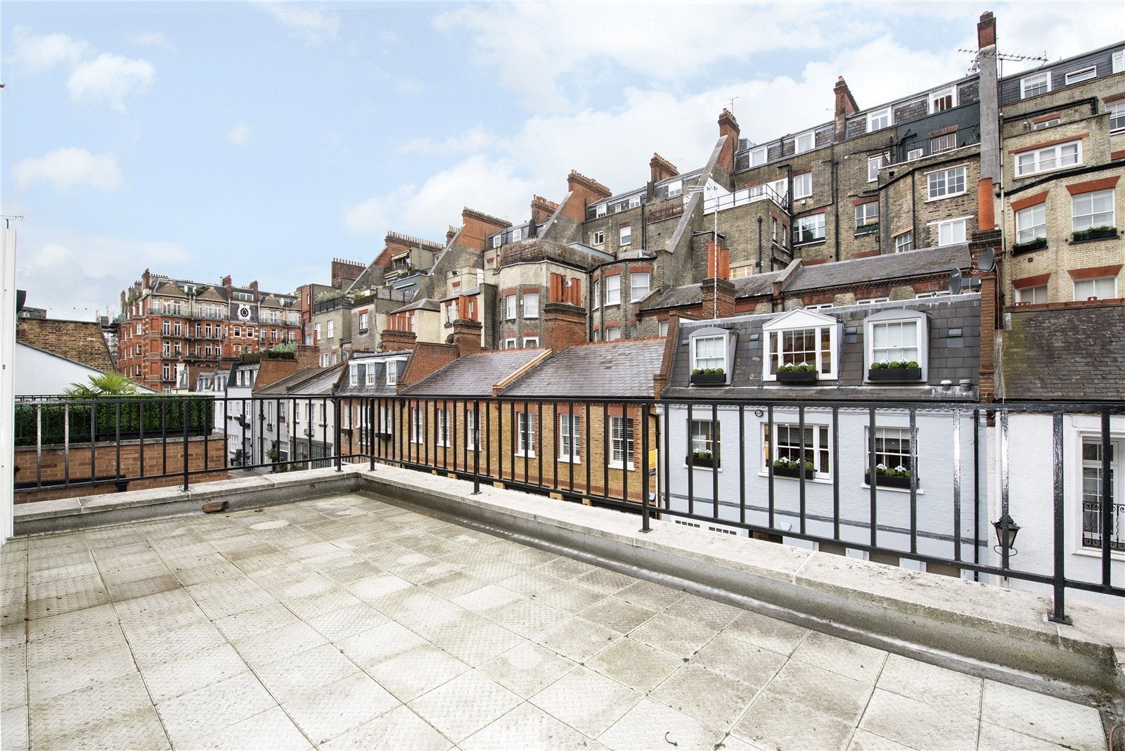 House Pavilion Road in Greater London