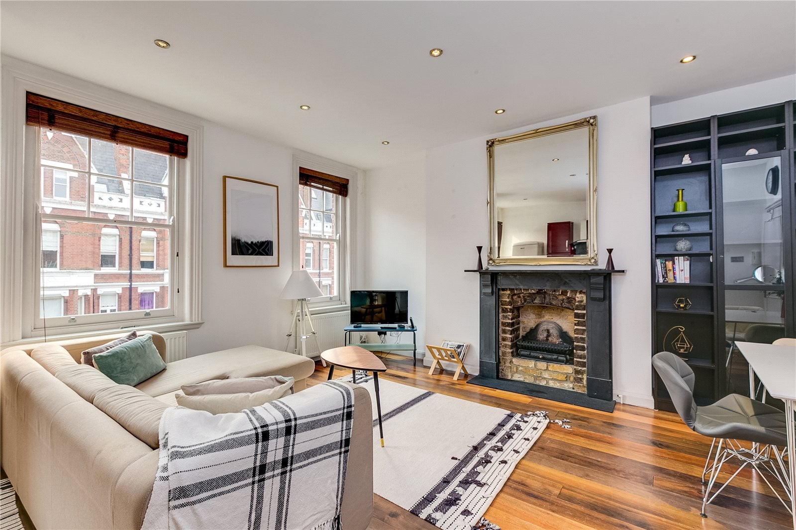 Flat Addison Gardens in Greater London