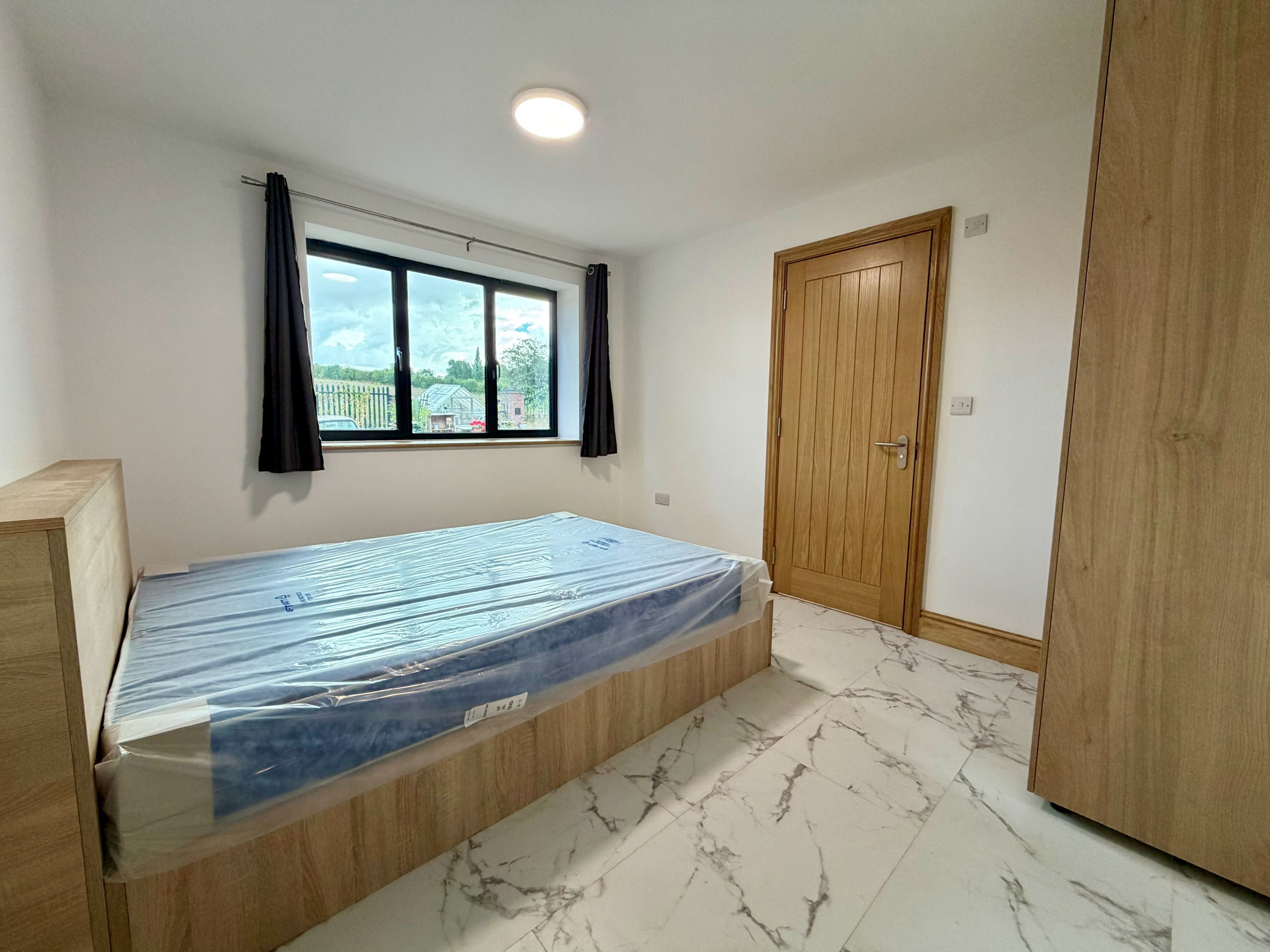 Flat Sandy Lane in Warwick