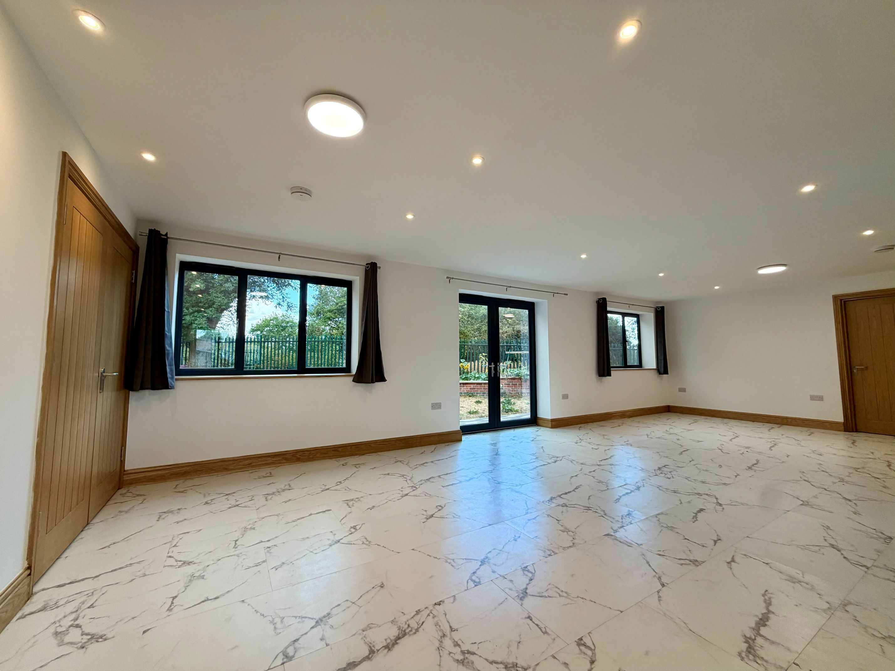 Flat Sandy Lane in Warwick