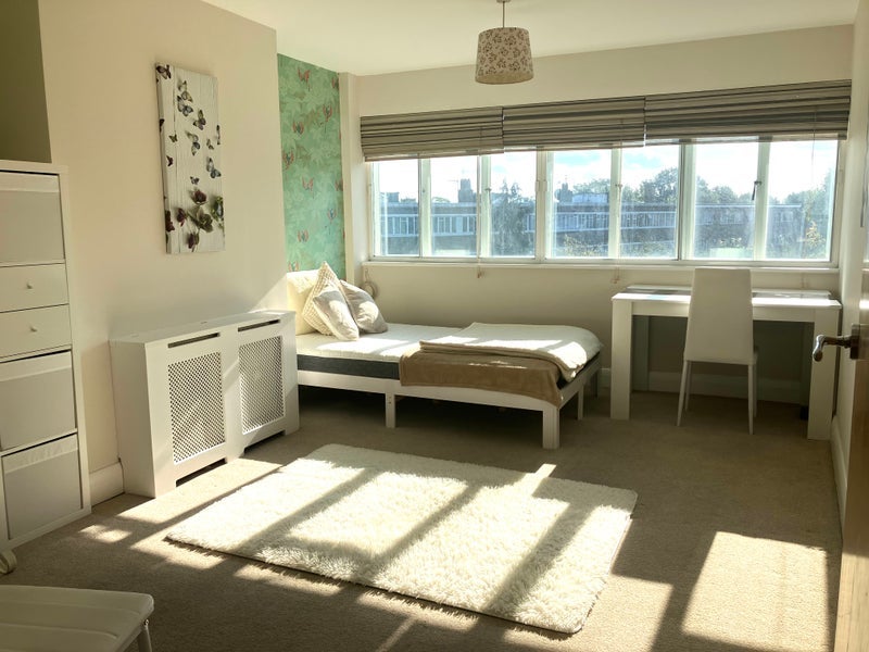 Room Hanger Green in Greater London