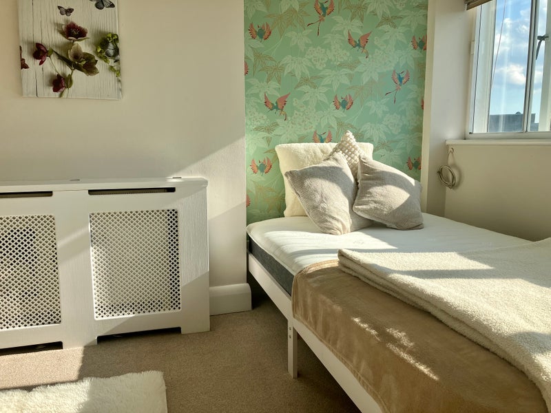 Room Hanger Green in Greater London