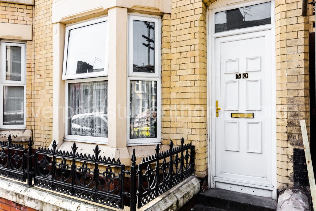 Flat Shaw Street in Liverpool