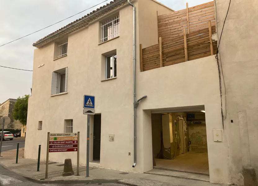 House Rue du 8 Mai 1945 in Roquemaure