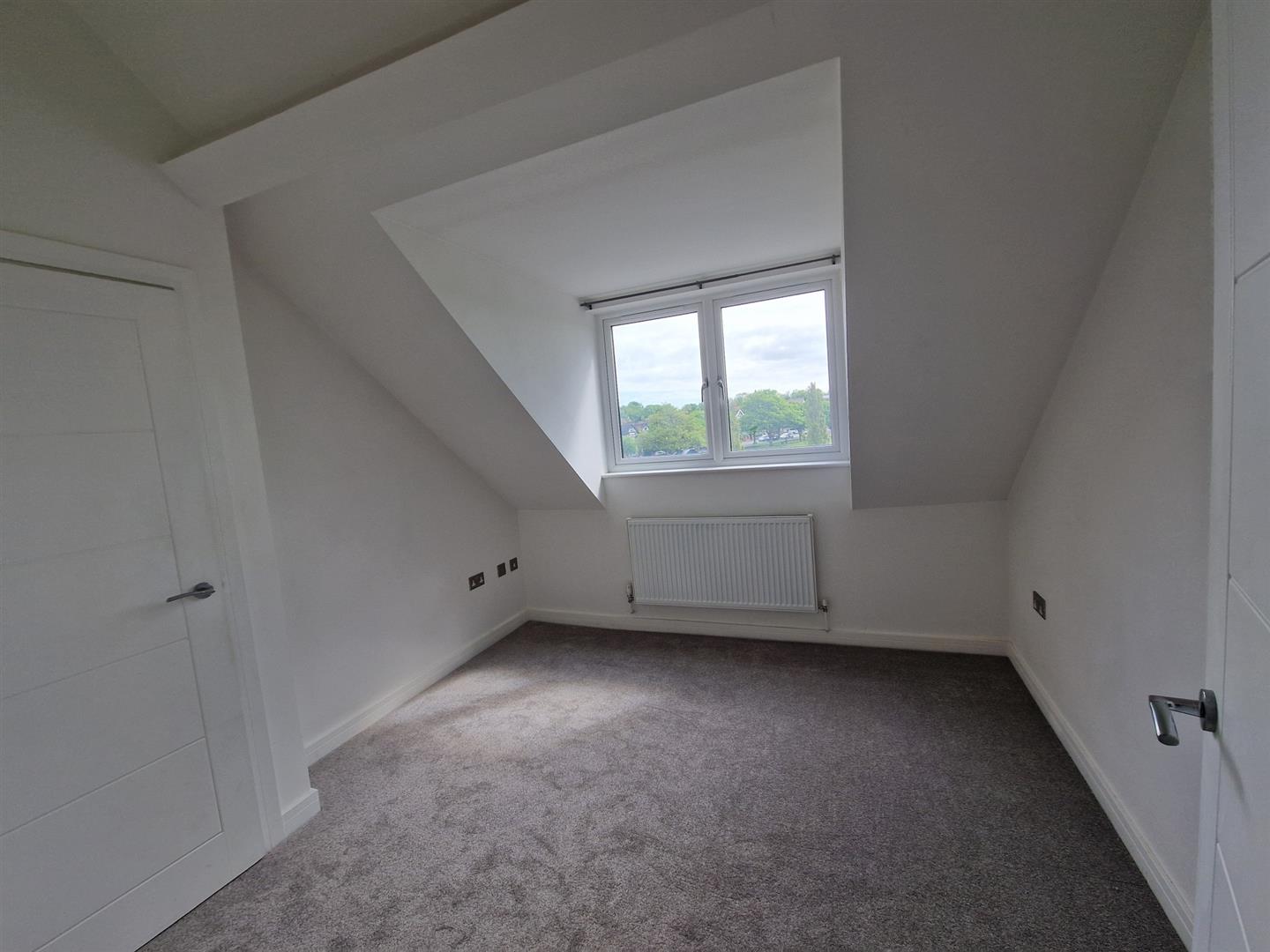 Flat Radnor Park Avenue in Folkestone and Hythe District