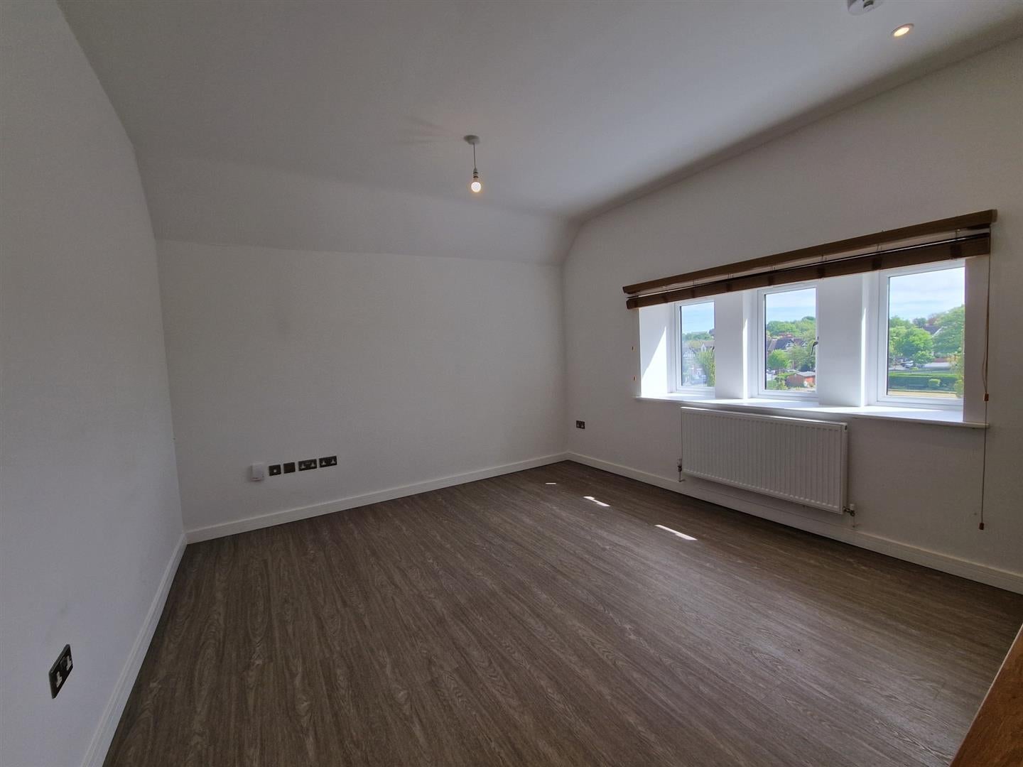 Flat Radnor Park Avenue in Folkestone and Hythe District