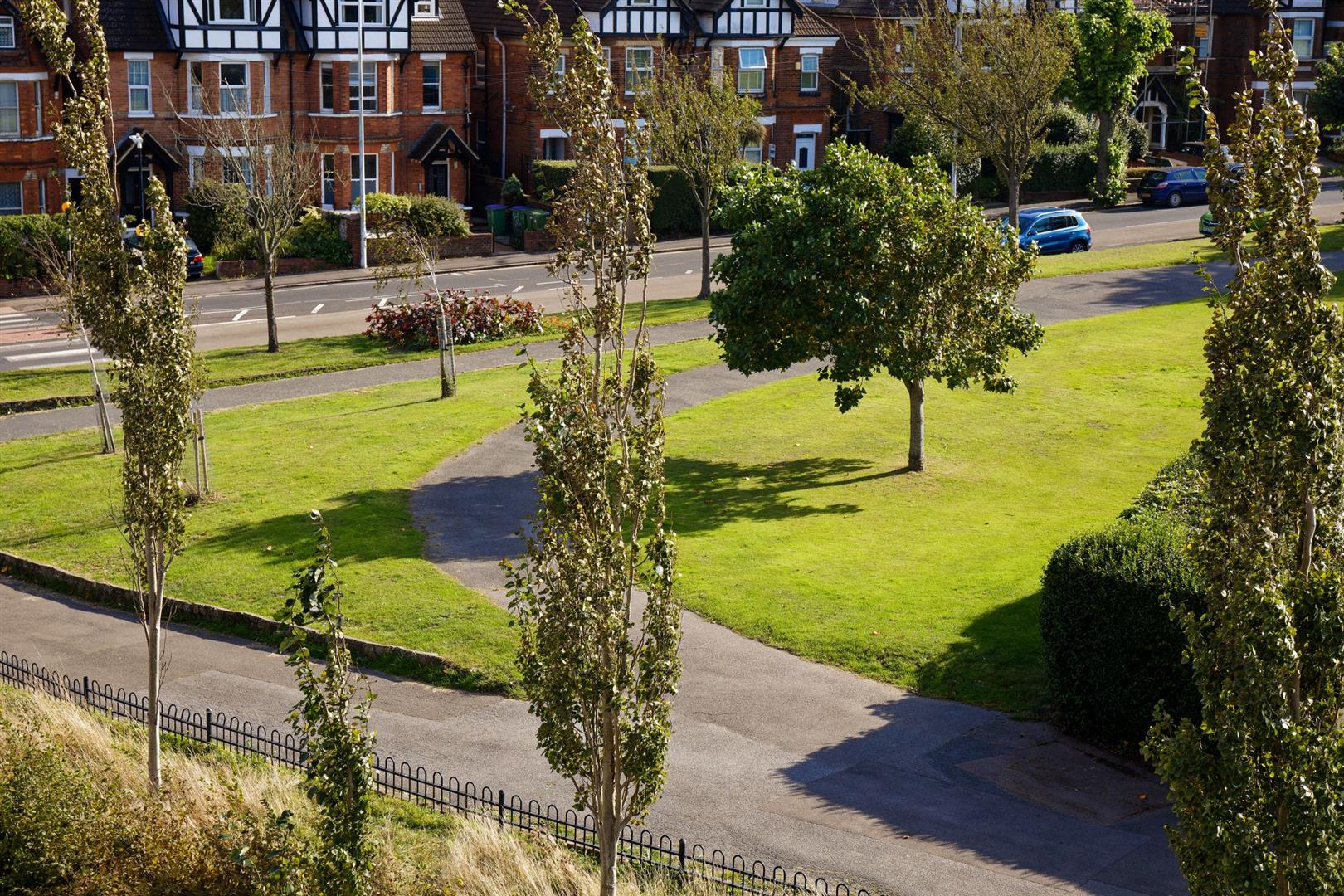Flat Radnor Park Avenue in Folkestone and Hythe District