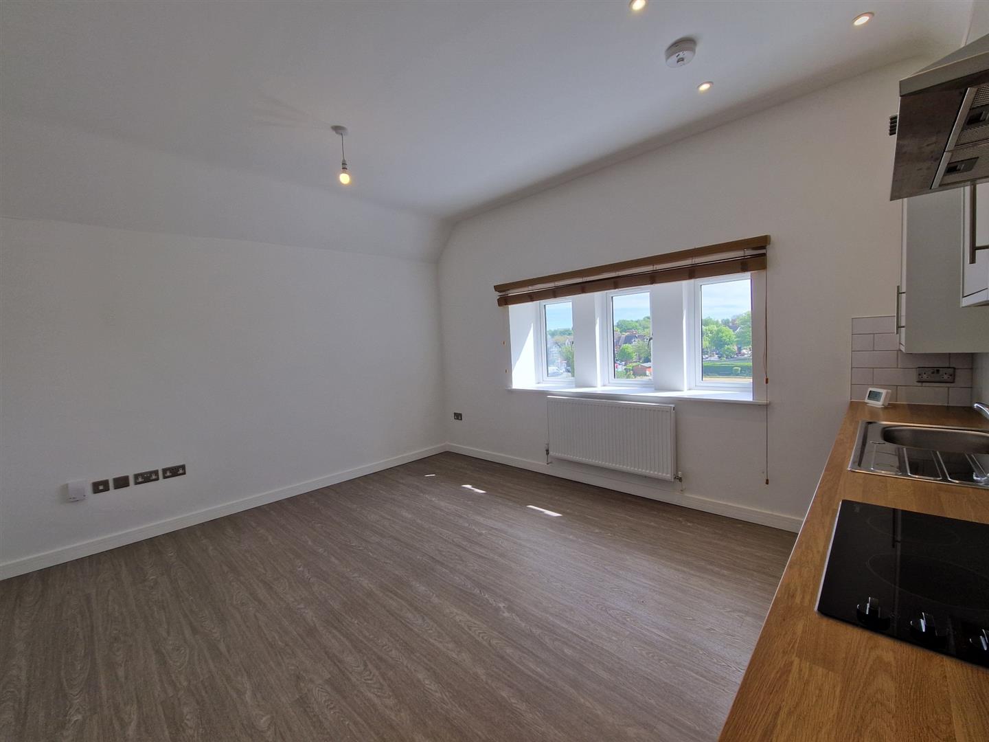 Flat Radnor Park Avenue in Folkestone and Hythe District