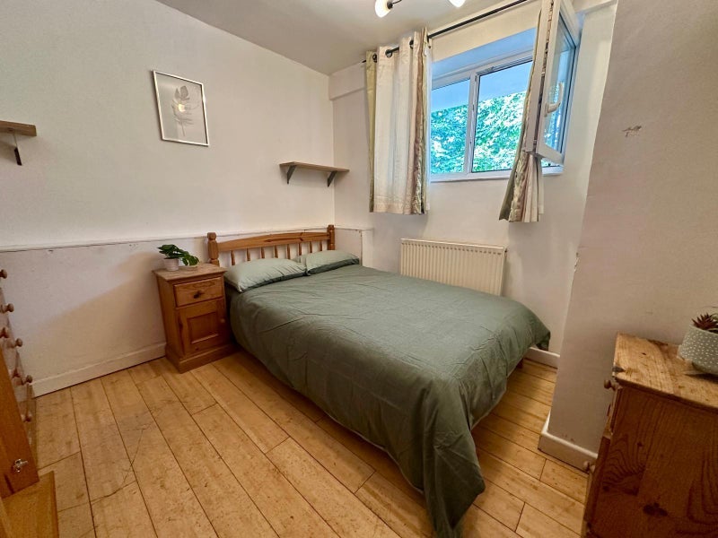 Room Southmead Road in Greater London