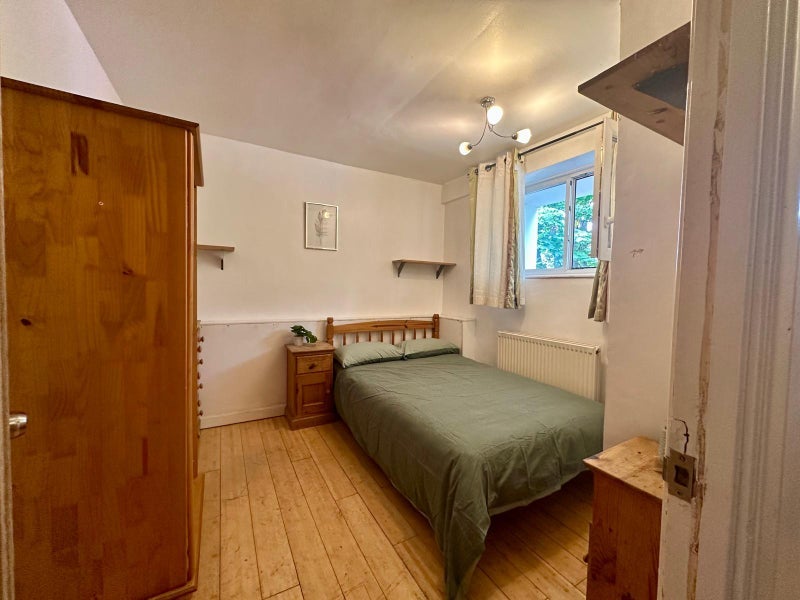 Room Southmead Road in Greater London