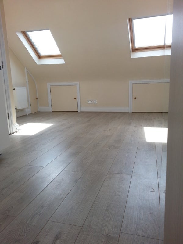 Room Tamworth Lane in Greater London