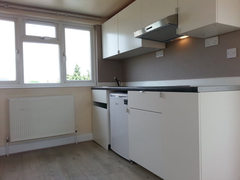 Room Tamworth Lane in Greater London