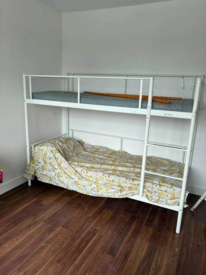 Room Farm Avenue in Greater London