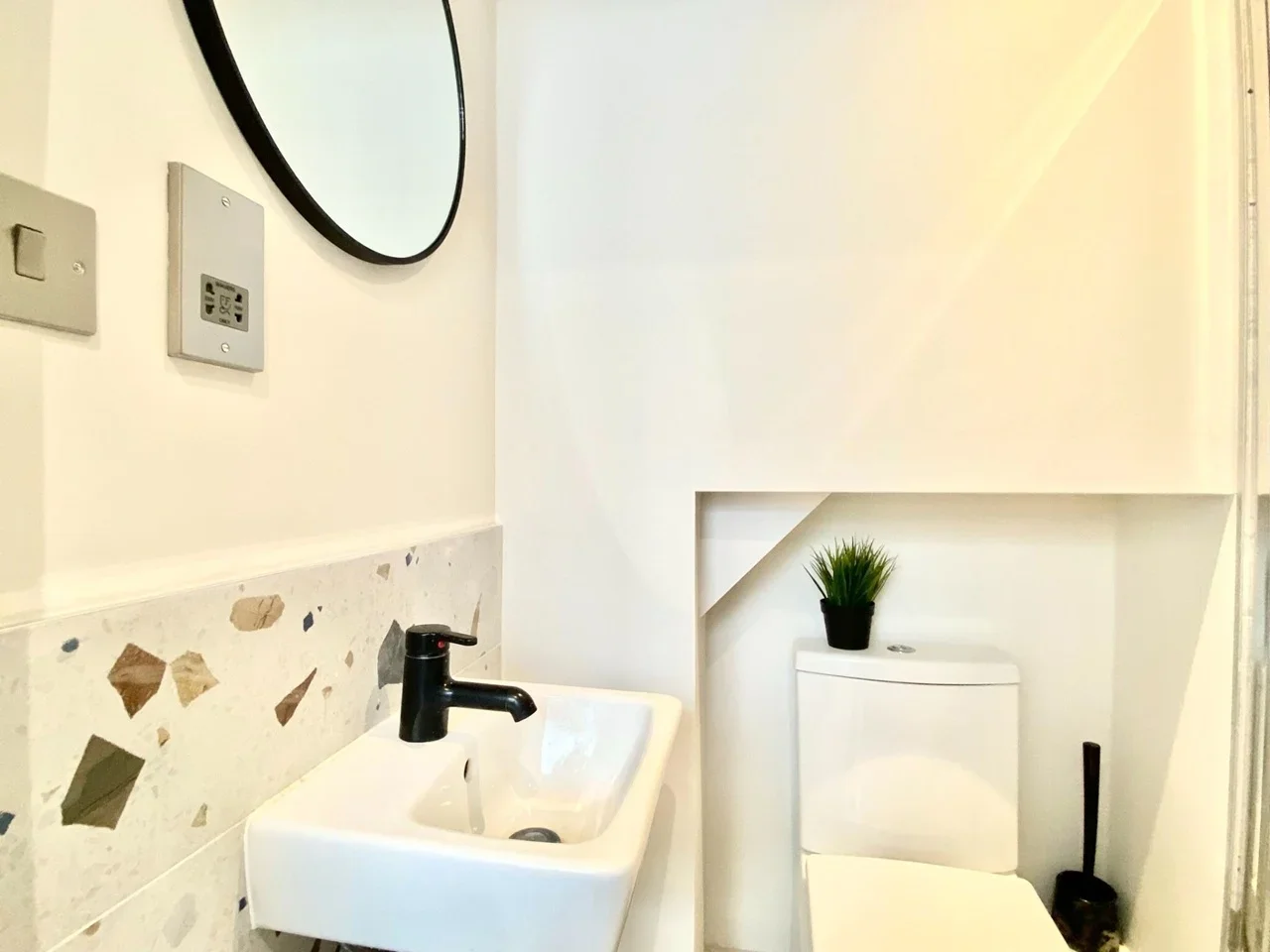 Room Buxton Street in Greater London