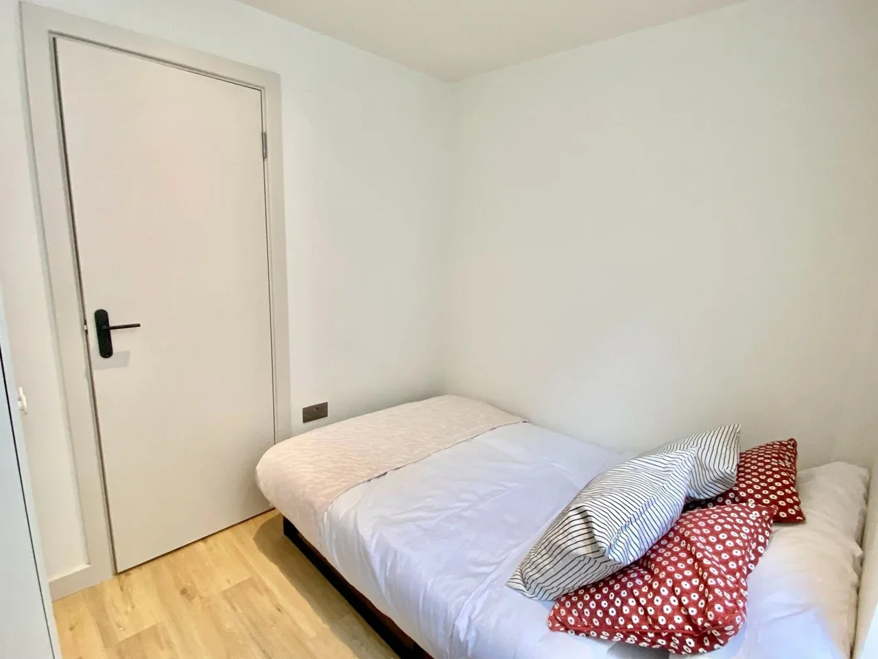 Room Buxton Street in Greater London