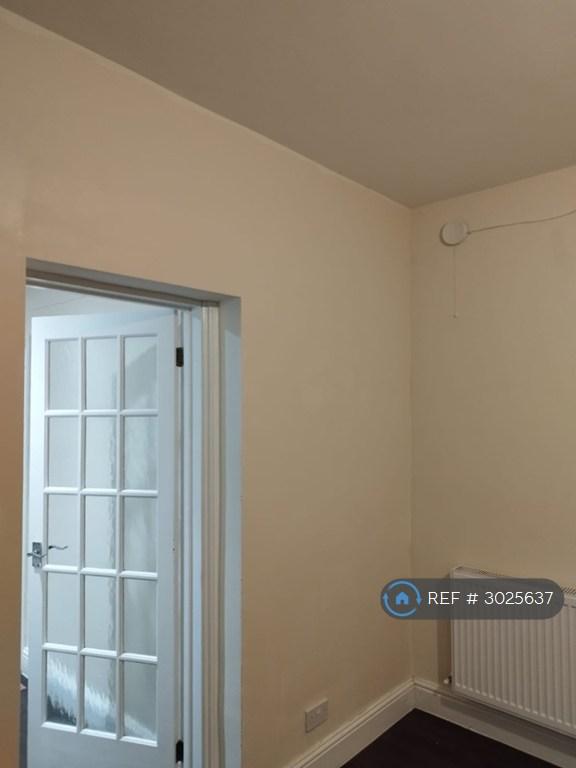 Flat Beedell Avenue in Southend-on-Sea