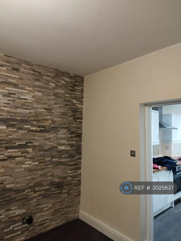 Flat Beedell Avenue in Southend-on-Sea