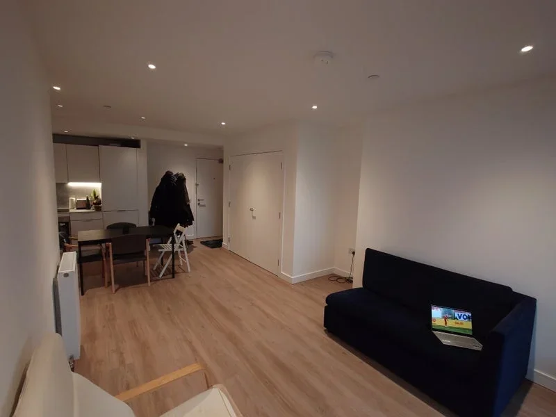 Room High Street North in Greater London