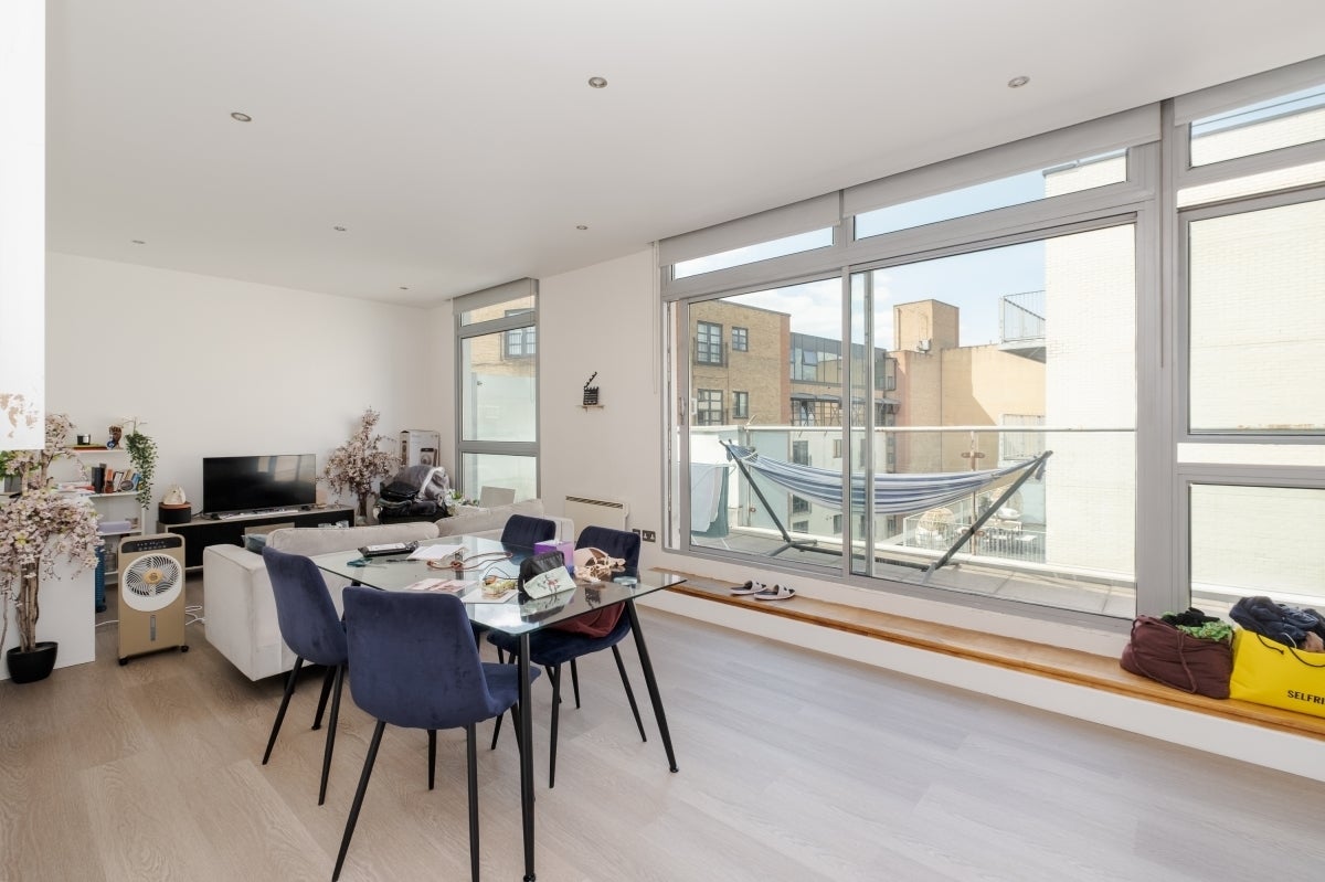 Flat Dereham Place in Greater London
