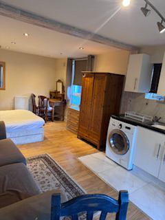 Flat Maidenhead Road in Windsor