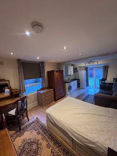 Flat Maidenhead Road in Windsor