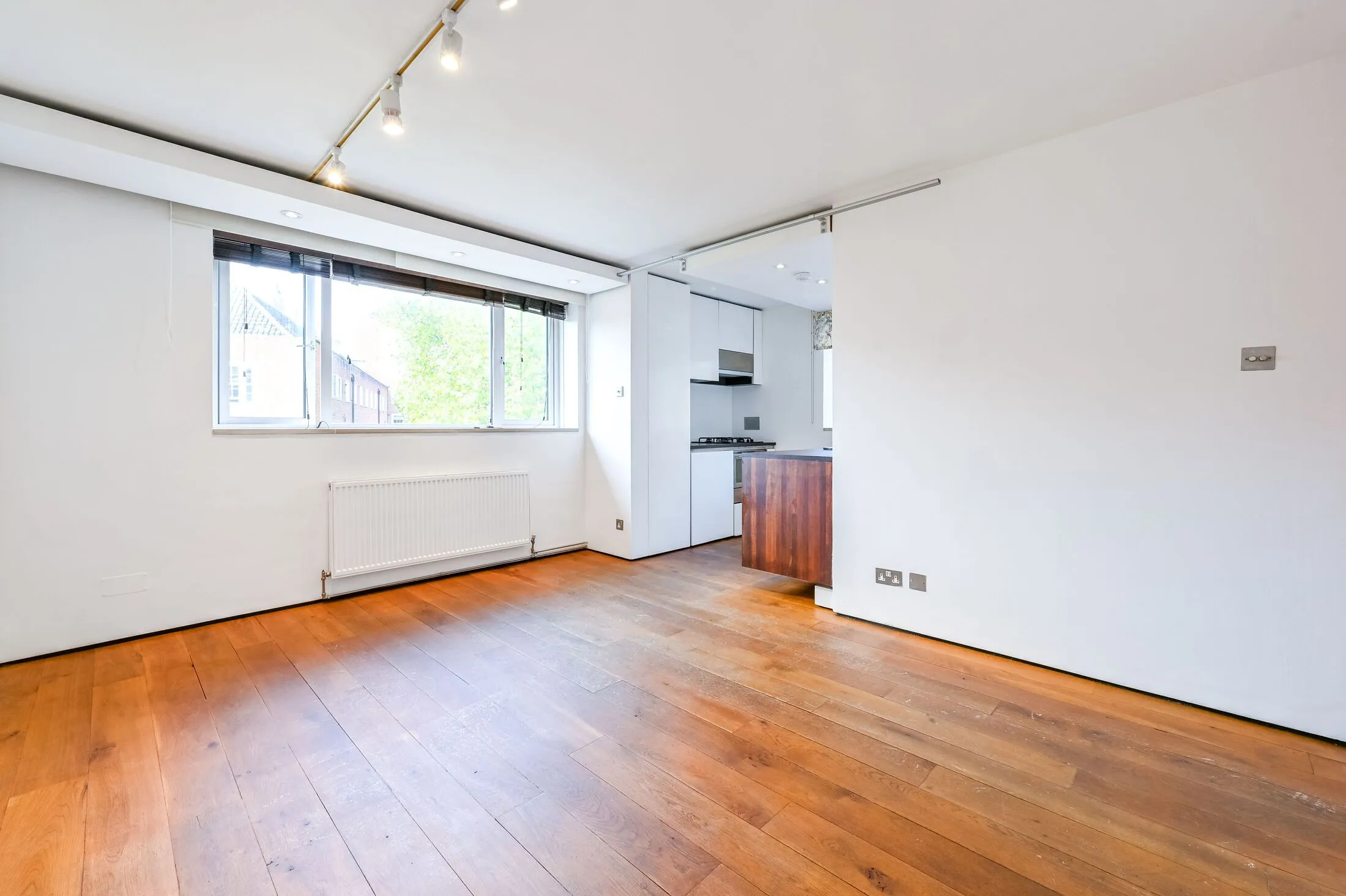 Flat Newcourt Street in City of Westminster