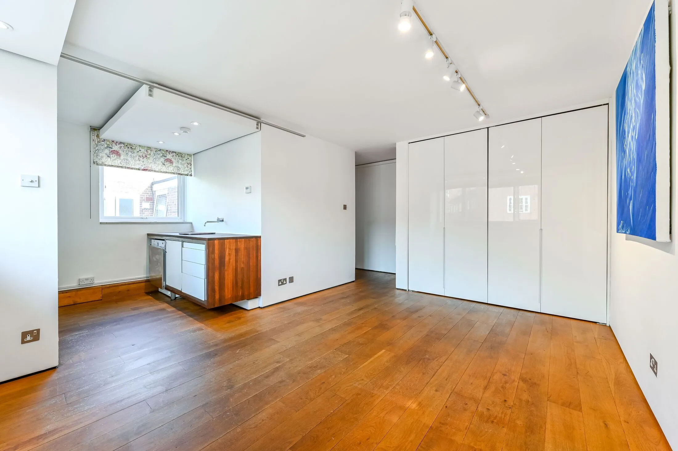 Flat Newcourt Street in City of Westminster