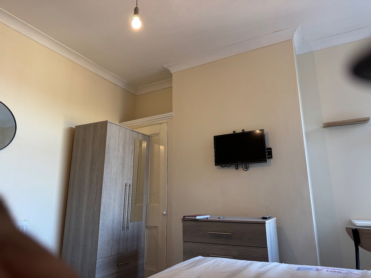 Room Jubilee Drive in Liverpool