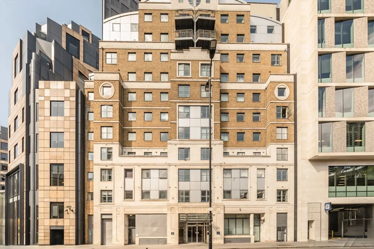 Flat Aldersgate Street in City of London
