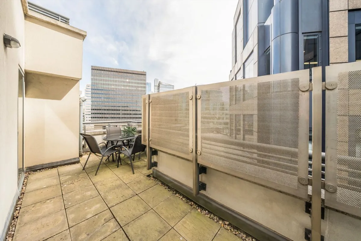 Flat Aldersgate Street in City of London