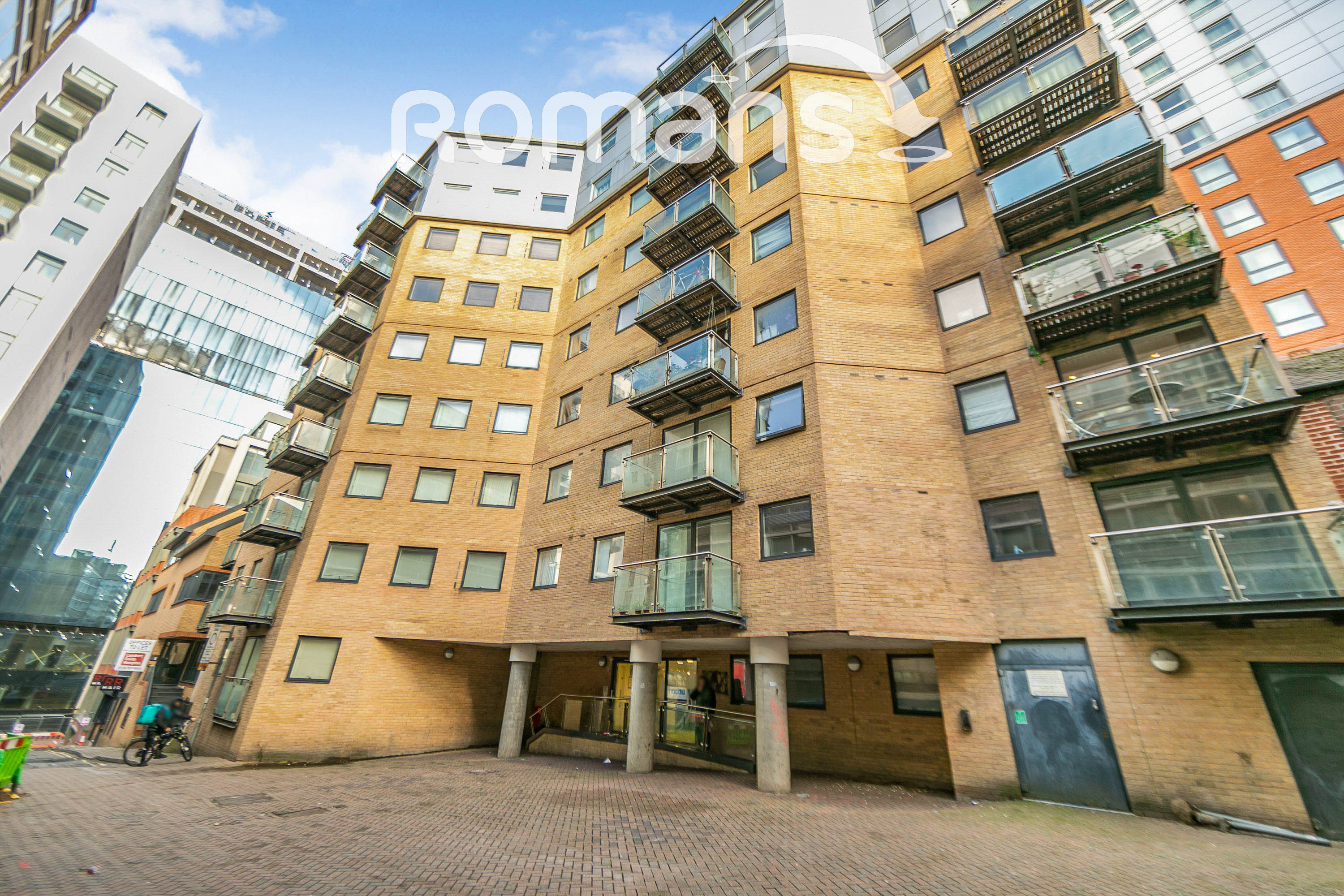 Flat Merchants Place in Reading