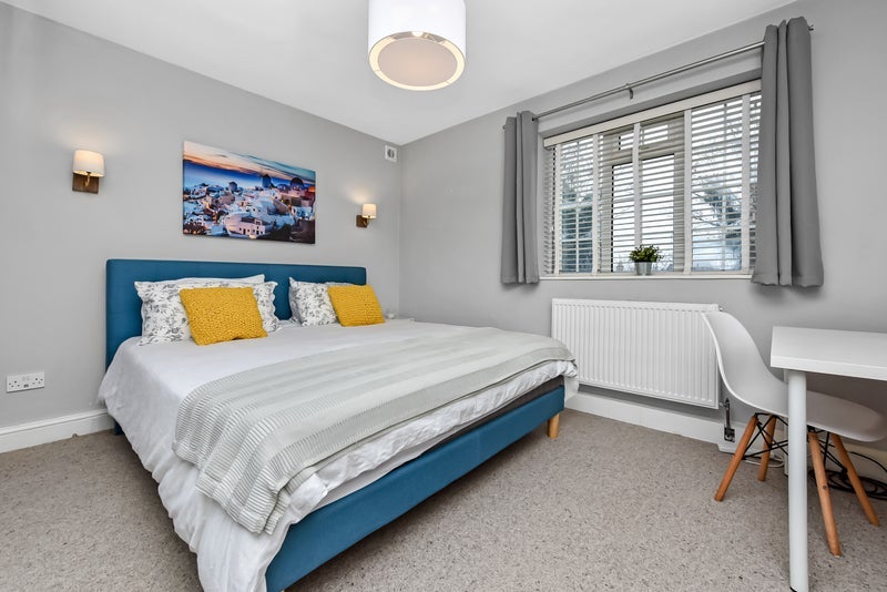 Room Beaconsfield Close in Greater London