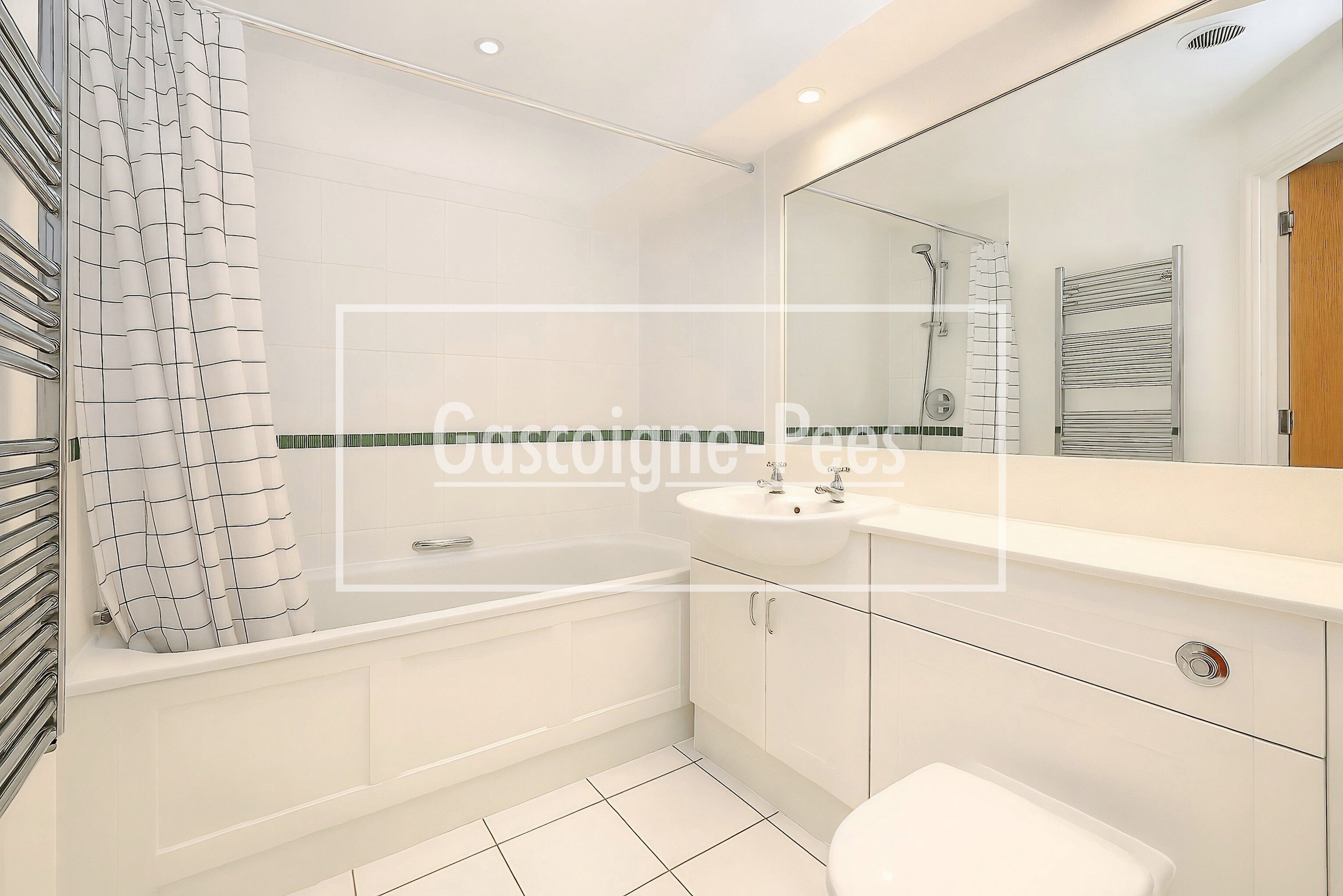 Flat Market Place in Greater London