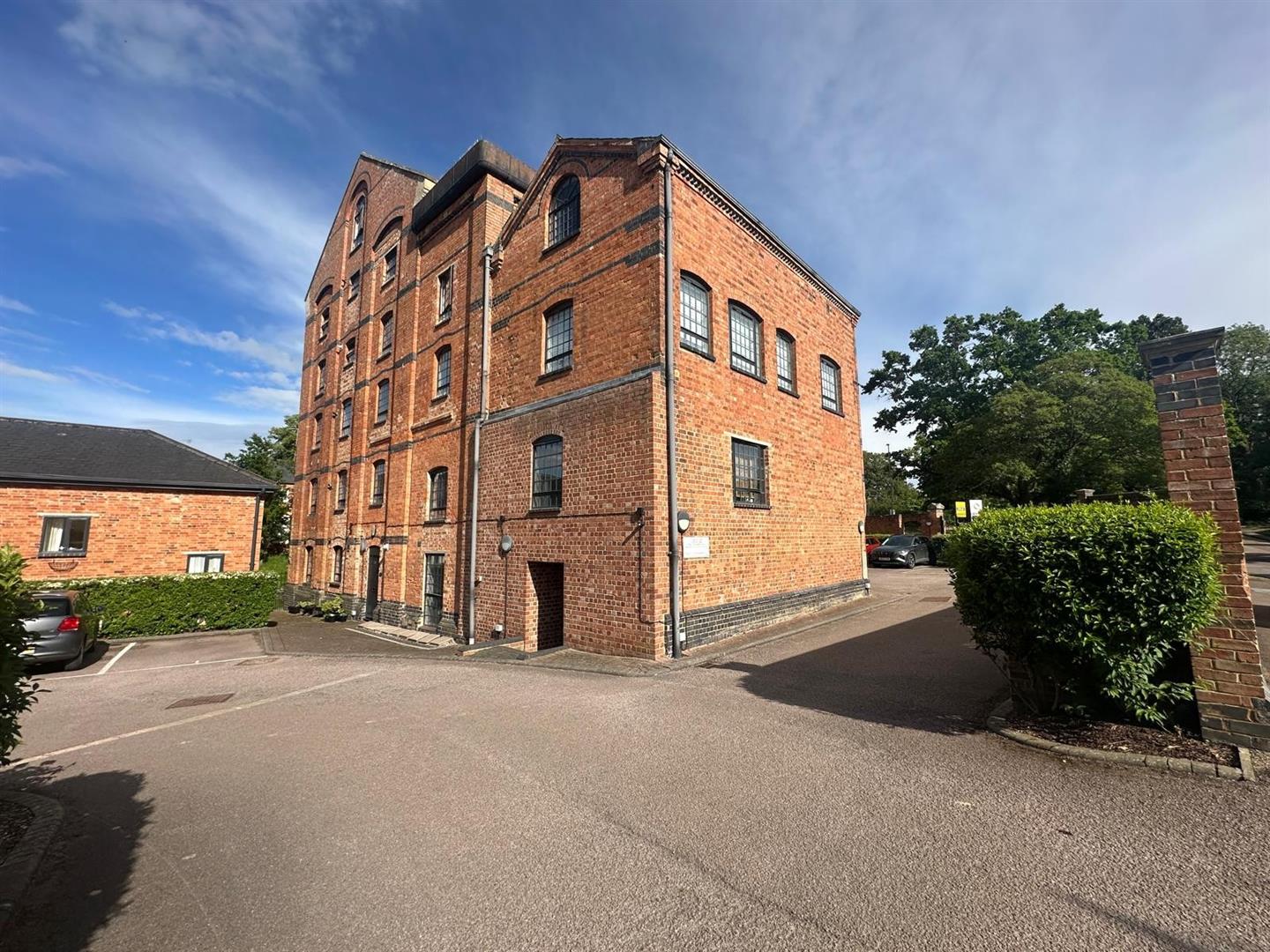 Flat Gayton Road in Blisworth