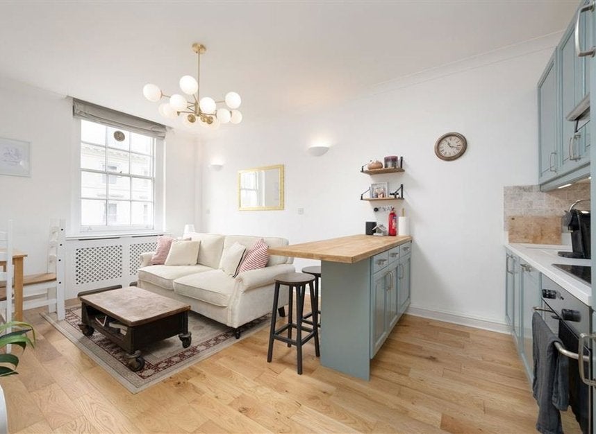 Flat Gloucester Terrace in City of Westminster