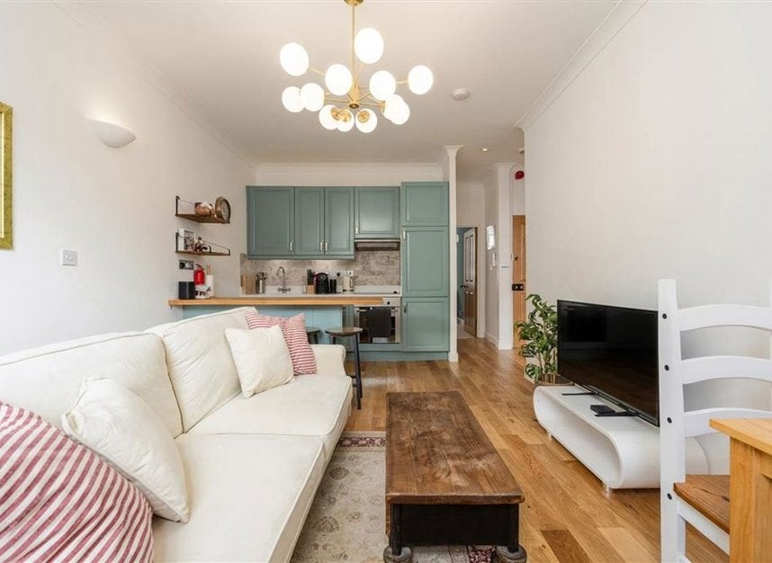 Flat Gloucester Terrace in City of Westminster