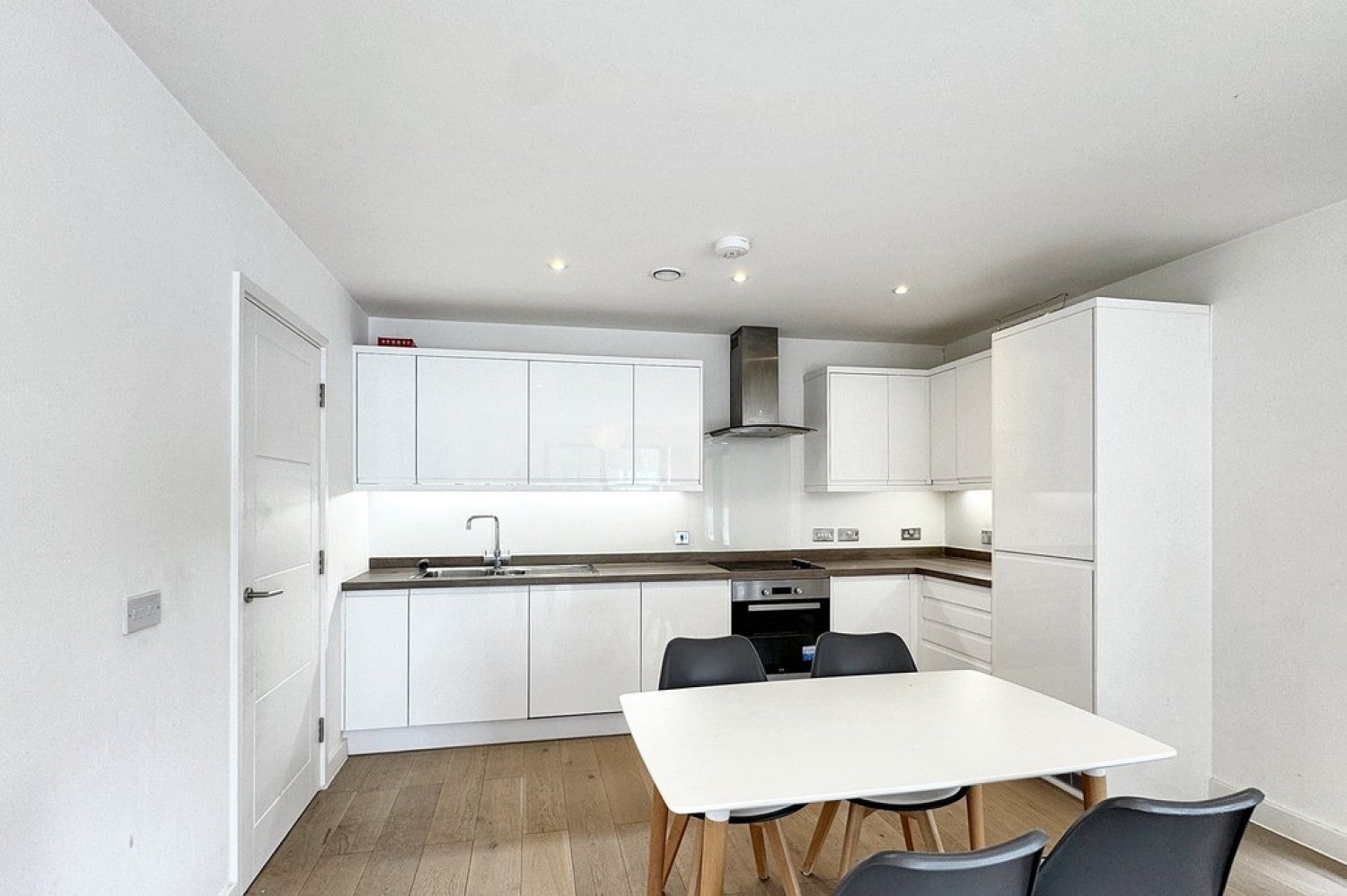 Flat Leacon Road in Ashford