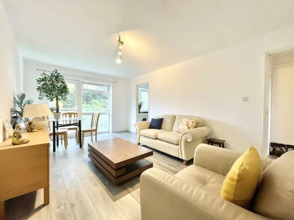 Flat Rufford Close in Greater London