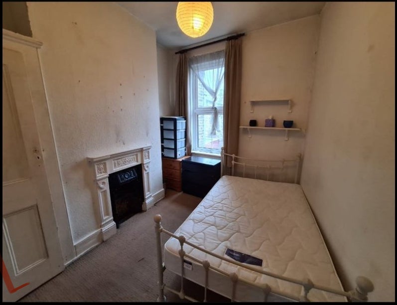 Room North End Road in Greater London